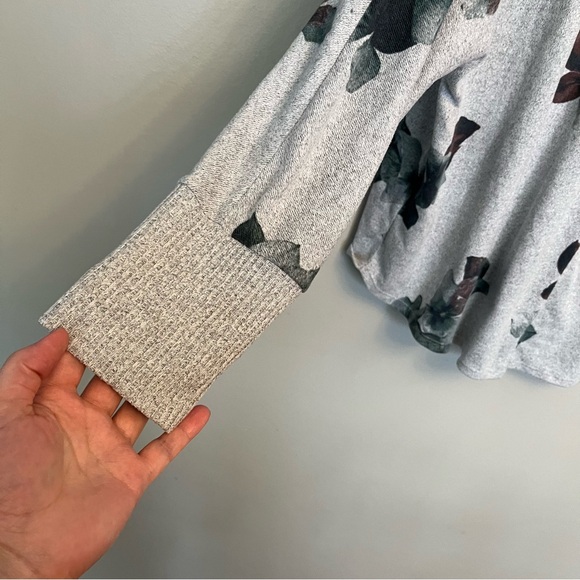 ⭐️3/15⭐️ XXL Reitmans grey floral long sleeve wide neck sweater - Picture 6 of 7